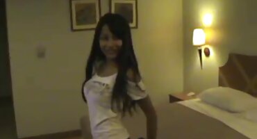 sex trung quốc jav Coquette trải sex vung trom dài trên vòi nước và được kiêm.