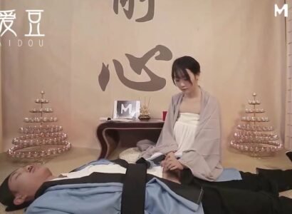 sex gái đùi to Anh chàng thanh niên được nữ tu địt rất sung