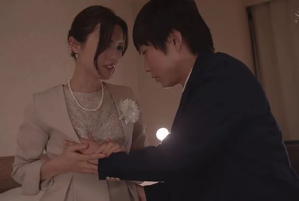 sex ong chau Má kế đến chúc mừng con trai tốt nghiệp và món quà bất ngờ