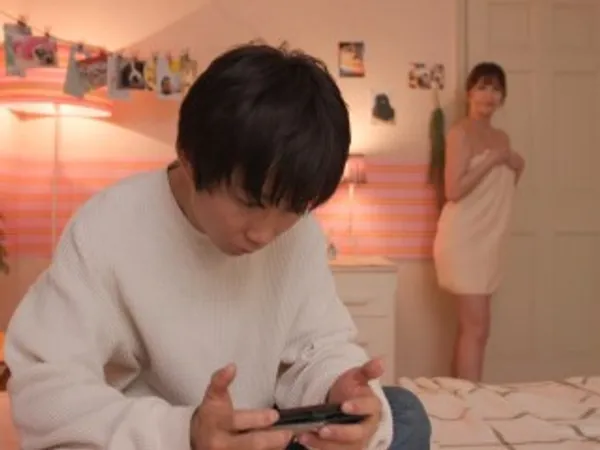 quay lén toilet Cô chị dâm dâm, gạ nện tình nhân của em gái