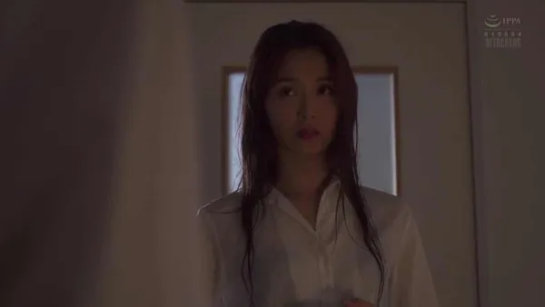 vlxyz Cơn bão lớn, cô giáo bị kẹt lại lớp với cậu học trò