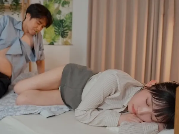 sex châu âu gái xinh Chịch cô nhân viên nữ đáng ghét trong công ty