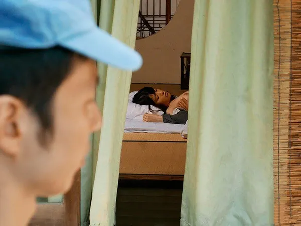 sex thủ dâm chảy nước Anh nhân viên giao hàng vô tình nghe được tiếng rên rỉ của cô chủ nhà